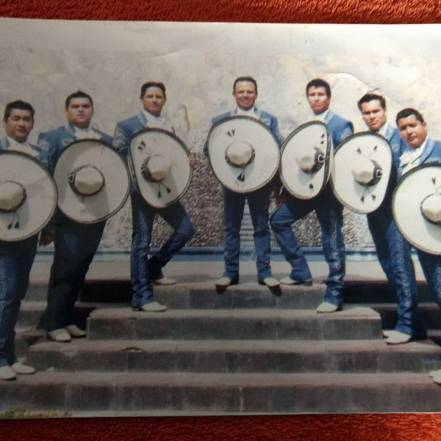 Presentación de Mariachi Camperos
